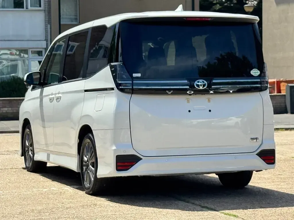 Used Toyota Voxy 2025 White MPV