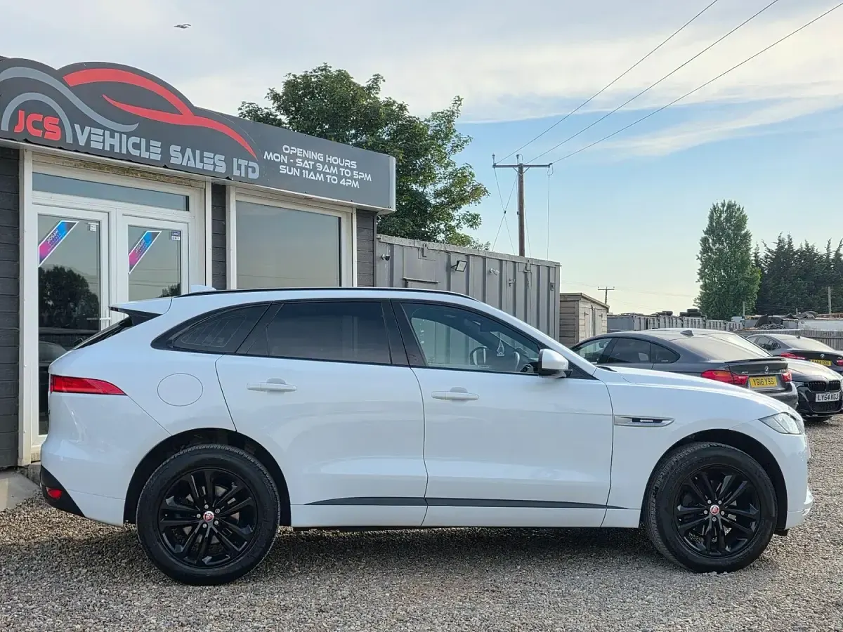 Used Jaguar F-Pace R-Sport 240 HP (176 kW) 2018 White SUV