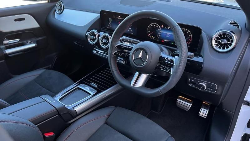 New Mercedes GLA200 Executive 163 HP (119 kW) 2025 Solid colour polar white SUV