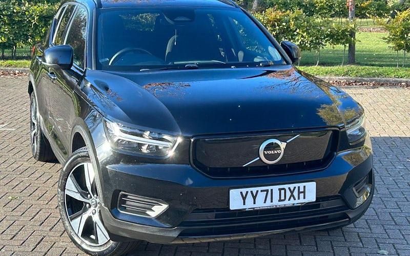 Black Used 2021 Volvo XC40 Core SUV | £17,995 (A bit pricey) - Image 1/4