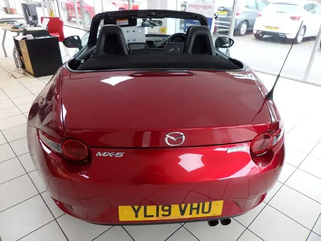 Used Mazda MX5 131 HP (96 kW) 2019 Red Cabriolet