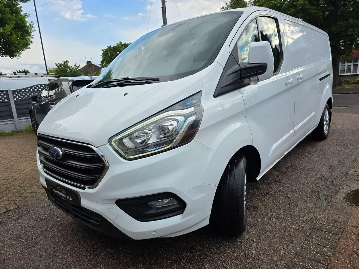 Used Ford Transit Custom Limited 130 HP (95 kW) 2020 White Van