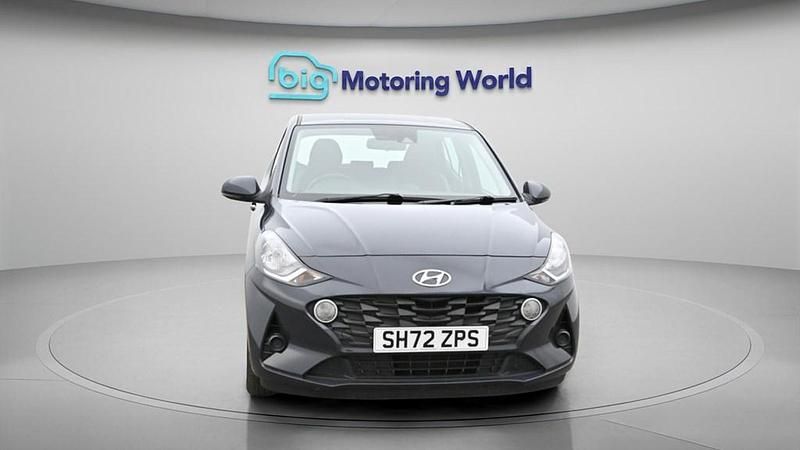Used Hyundai i10 SE 67 HP (49 kW) 2023 Grey Hatchback
