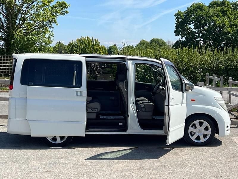 Used Nissan Elgrand 2002 White MPV