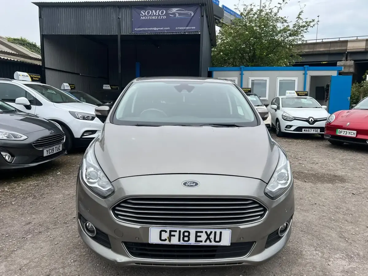 Begagnad Ford S-MAX Titanium 180 HK (132 kW) 2018 Silver Minibuss