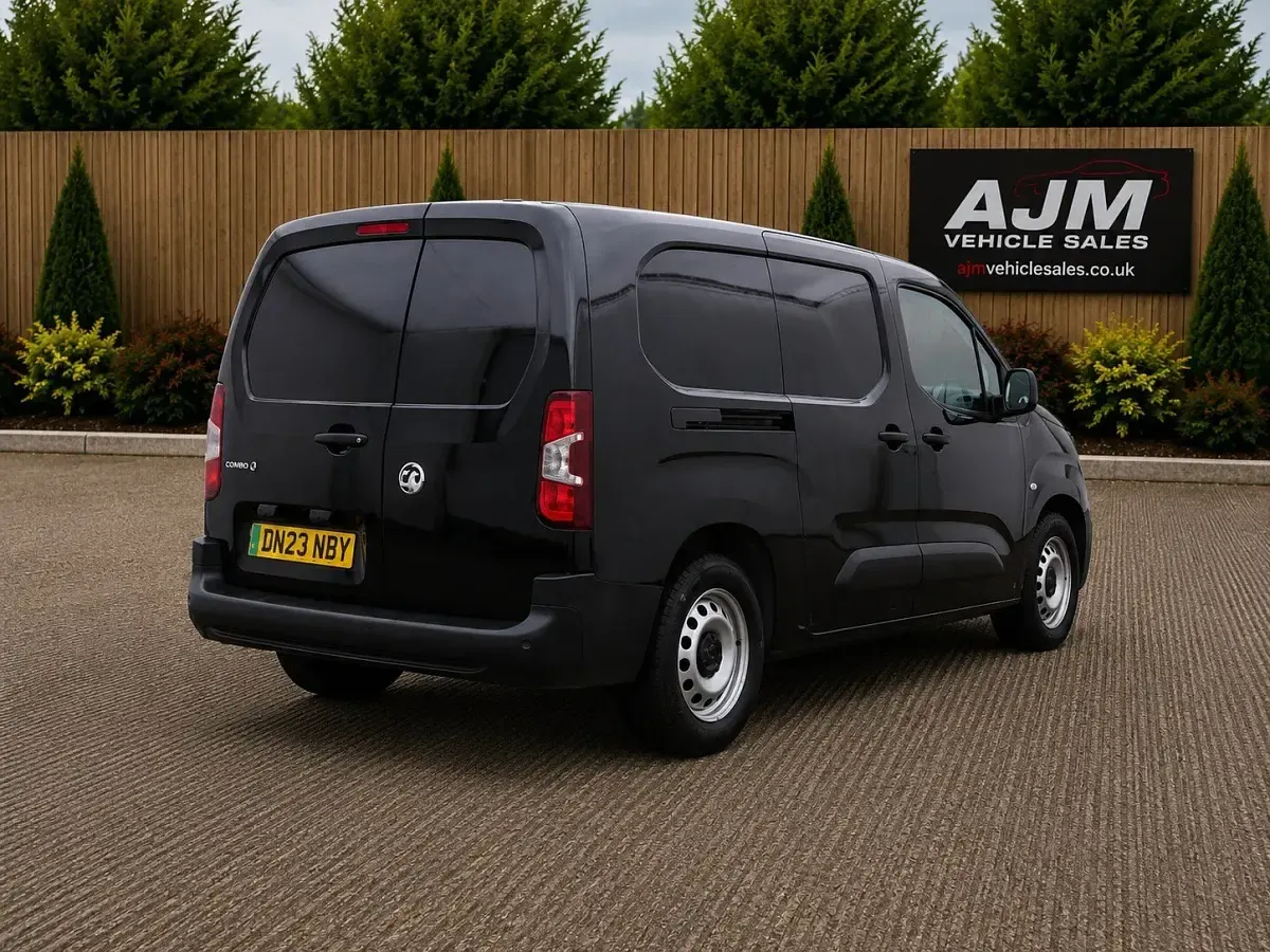 Used Vauxhall Combo 100 kW (136 HP) 2023 Black MPV