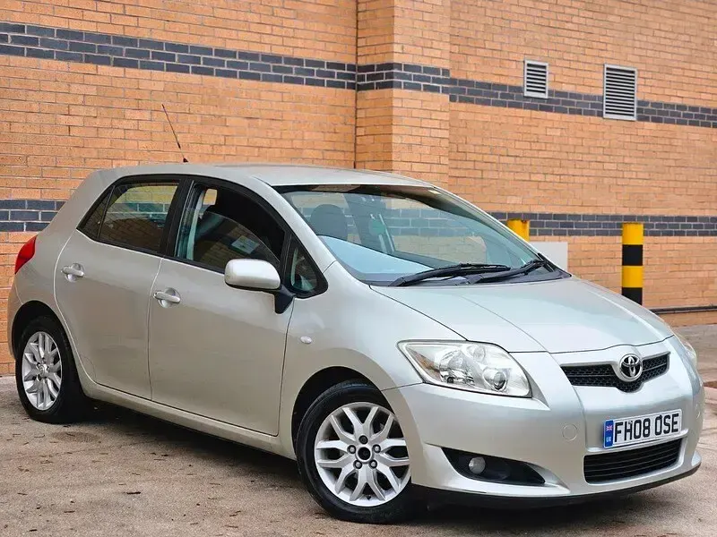 Used Toyota Auris T3 124 HP (91 kW) 2008 Silver Hatchback
