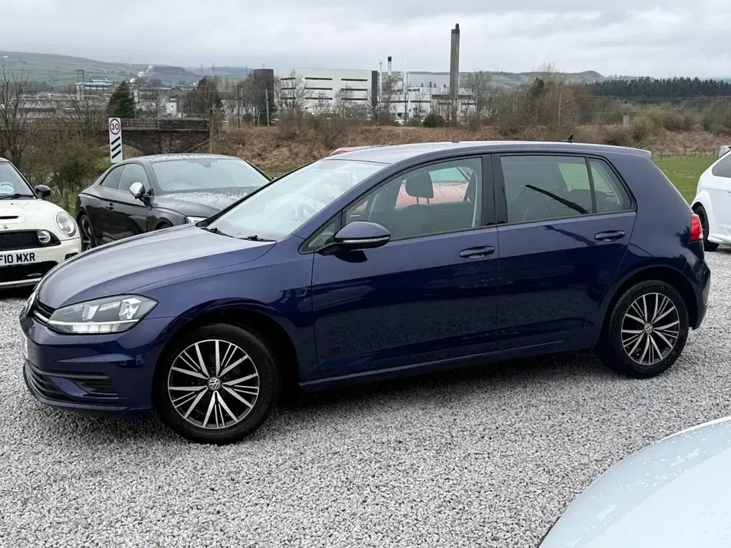 Used VW Golf VII S 85 HP (62 kW) 2017 Blue Hatchback