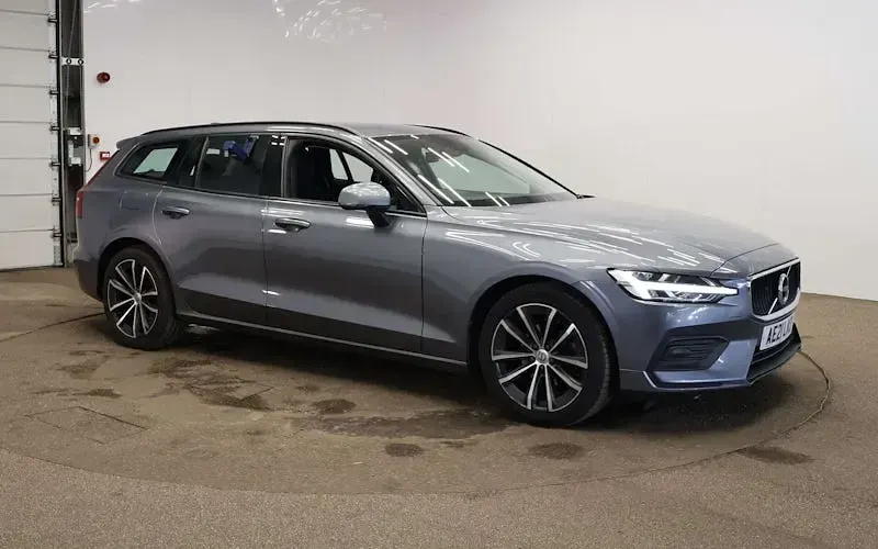Usado Volvo V60 Momentum 197 HP (144 kW) 2021 Carrinha