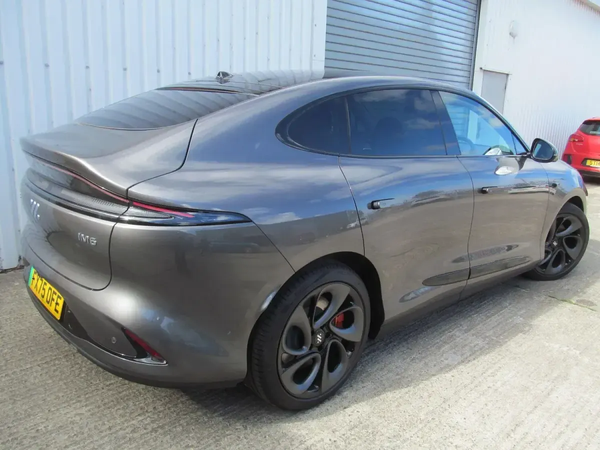 New MG IM6 553 kW (752 HP) 2025 Silver SUV
