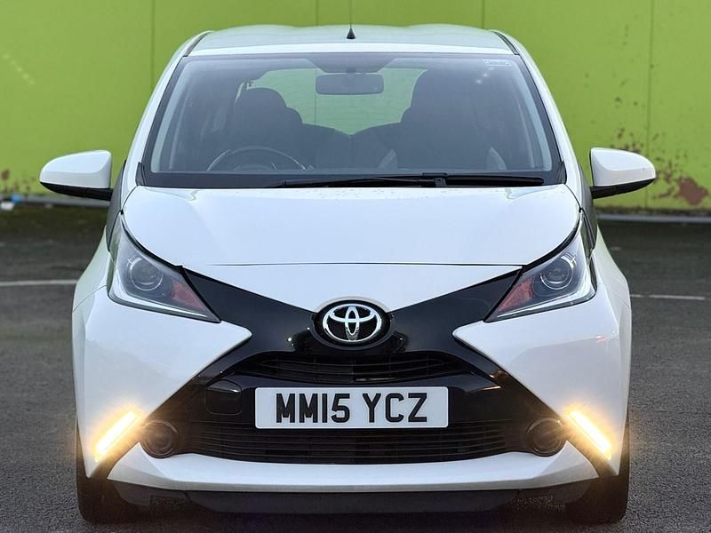 Used Toyota Aygo X-play 2015 White Hatchback