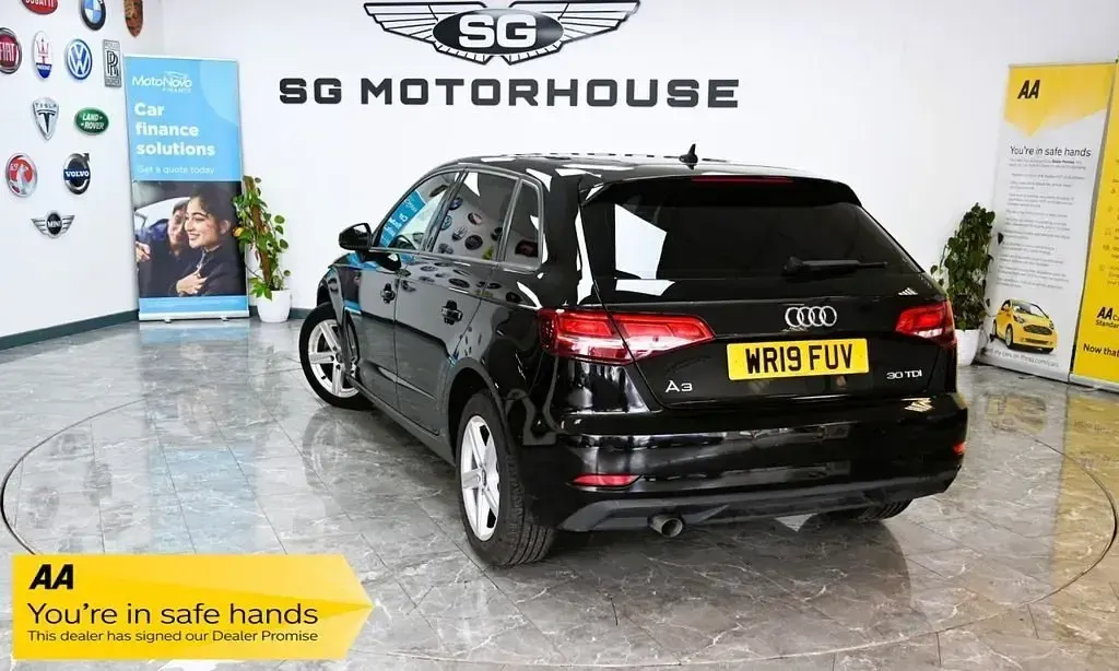Usado Audi A3 Sportback Design 116 HP (85 kW) 2019 Preto Citadino
