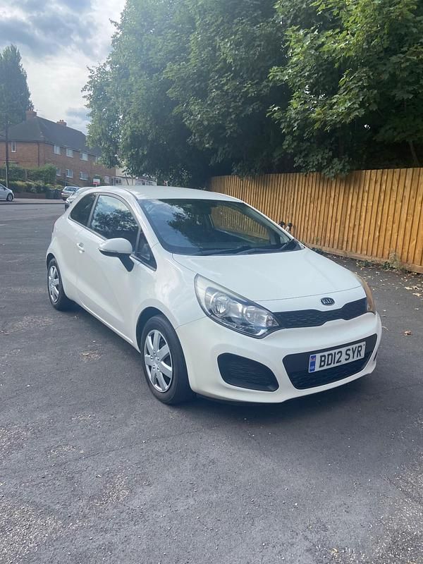 White Used 2012 Kia Rio Air Hatchback | £1,000 (Fair price) - Image 1/4