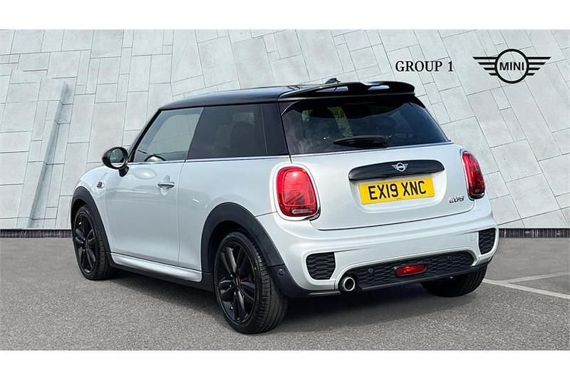 Used Mini Cooper Comfort 136 HP (100 kW) 2019 White silver Hatchback