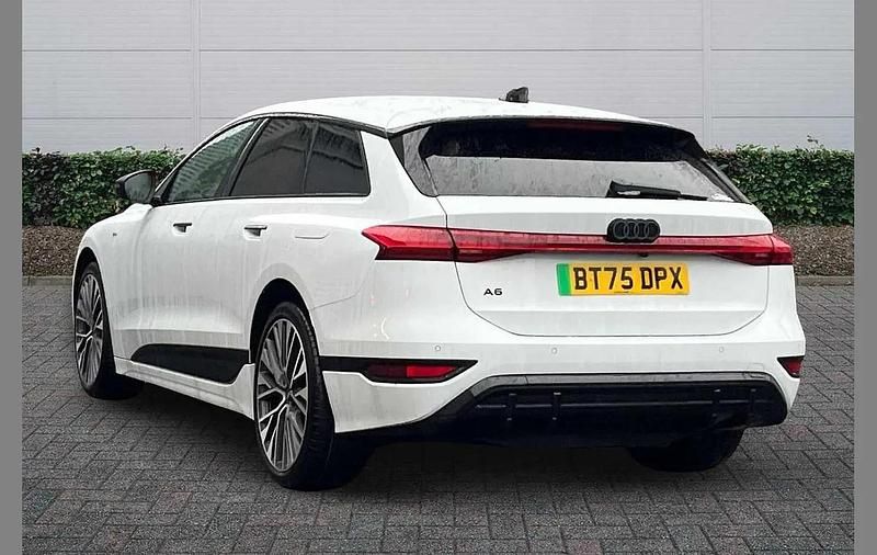 Ny Audi e-tron Comfort 210 kW (286 HK) 2025 Vit SUV