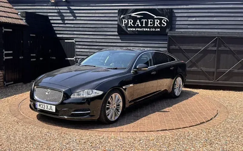 Used Jaguar XJ Luxury 275 HP (202 kW) 2010 Black Sedan