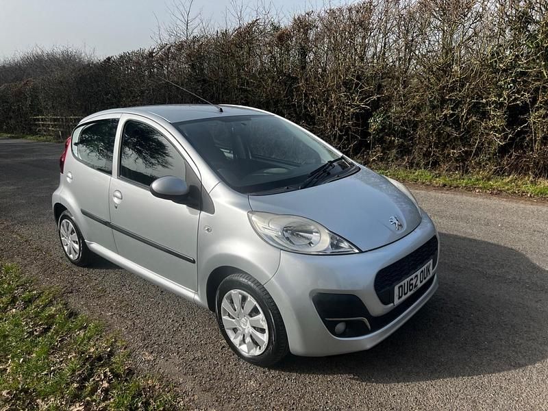 Used Peugeot 107 Active 68 HP (50 kW) 2012 Silver Hatchback