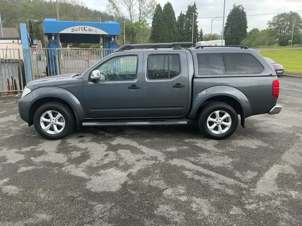 Begagnad Nissan Navara Tekna 2012 Grå Pickup