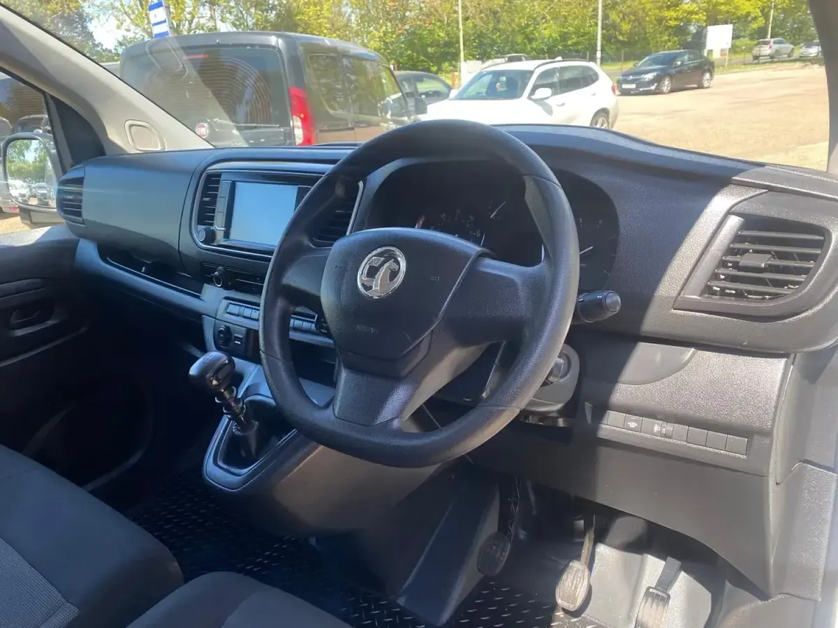 Usado Vauxhall Vivaro 2023 Branco Monovolume