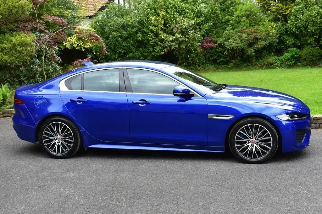 Used Jaguar XE R-Dynamic 180 HP (132 kW) 2019 Blue Sedan