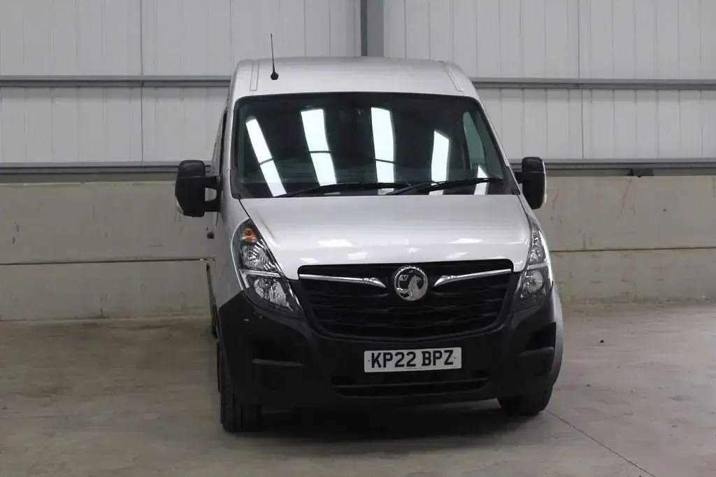 Usado Vauxhall Movano Edition 135 CV (99 kW) 2022 Plateado