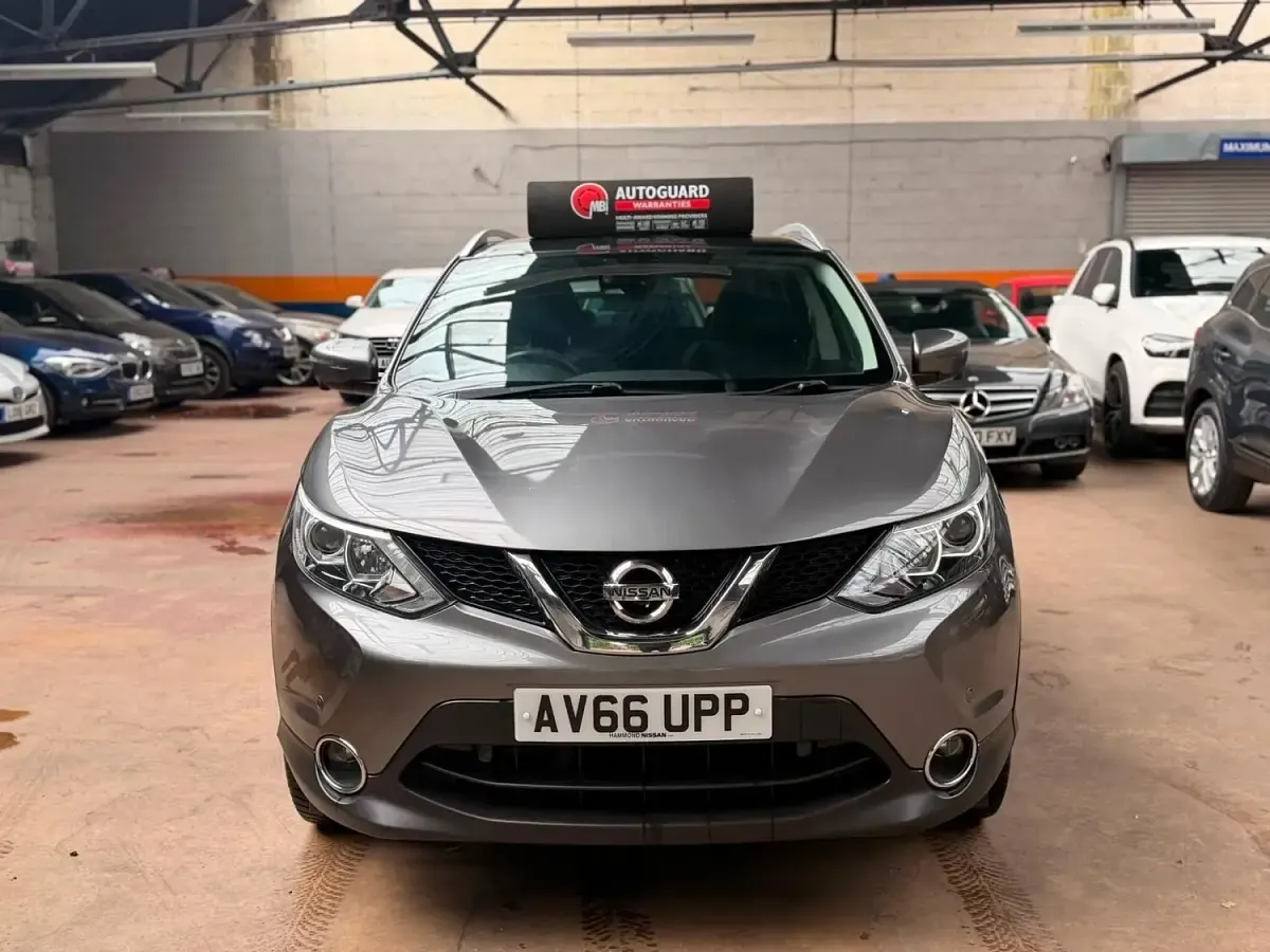 Used Nissan Qashqai N-Connecta 130 HP (95 kW) 2016 Grey SUV