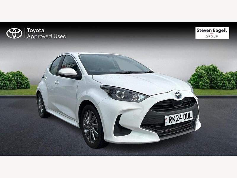 White Used 2024 Toyota Yaris Hybrid Hatchback | £17,779 (Good price) - Image 1/3