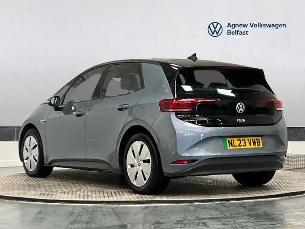Begagnad VW ID.3 Pro 106 kW (145 HK) 2023 Blå Halvkombi
