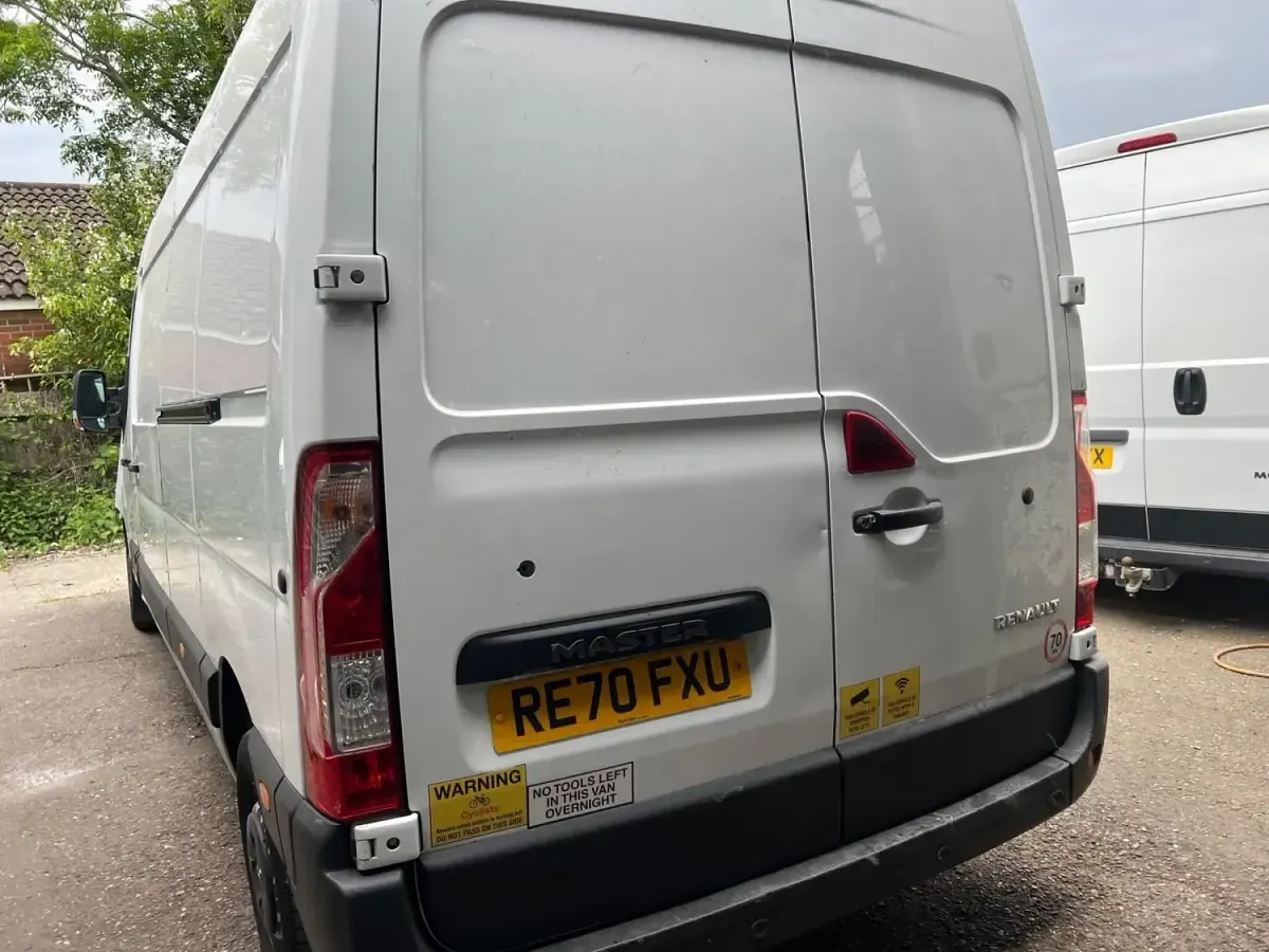 Usado Renault Master Business 150 HP (110 kW) 2021 Branco Monovolume