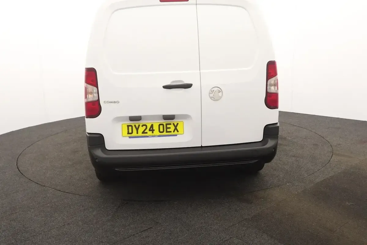 Used Vauxhall Combo S 100 HP (73 kW) 2024 White MPV