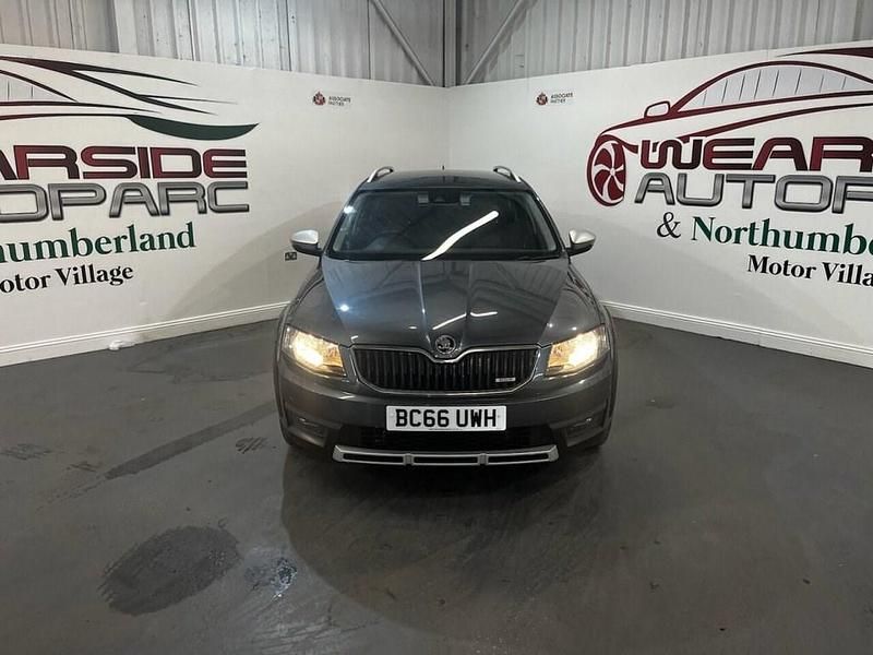 Begagnad Skoda Octavia 184 HK (135 kW) 2017 Grå Kombi