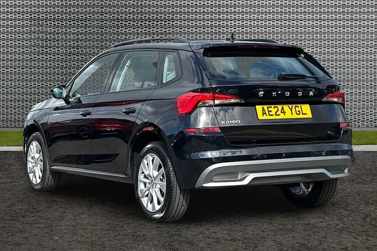 Used Skoda Kamiq SE 70 HP (51 kW) 2024 Black magic pearl effect SUV