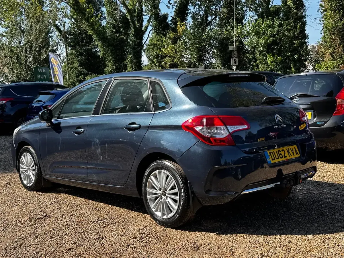 Used Citroën C4 VTR Sport 114 HP (83 kW) 2012 Blue Hatchback