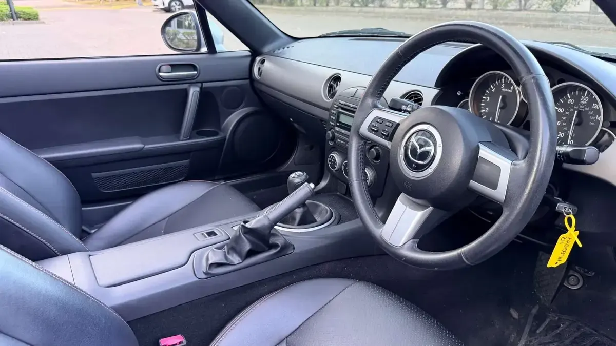 Used Mazda MX5 161 HP (118 kW) 2010 Silver Cabriolet