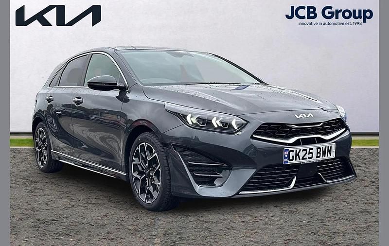 Usado Kia Ceed GT-Line 138 HP (101 kW) 2025 Cinzento Citadino