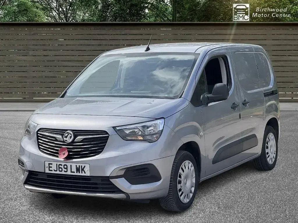Używany Vauxhall Combo Sportive 110 KM (80 kW) 2019 Szary Minivan