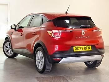 Second-hand Renault Captur Iconic 91 CP (66 kW) 2022 Roșu SUV