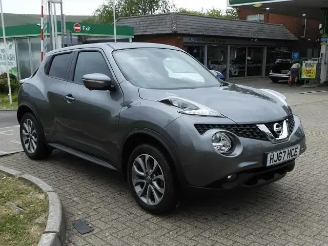 Usado Nissan Juke Tekna 117 HP (86 kW) 2017 Cinzento SUV