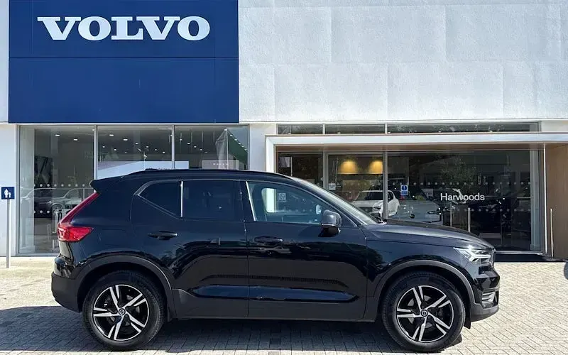 Used Volvo XC40 R-Design 163 HP (119 kW) 2021 SUV