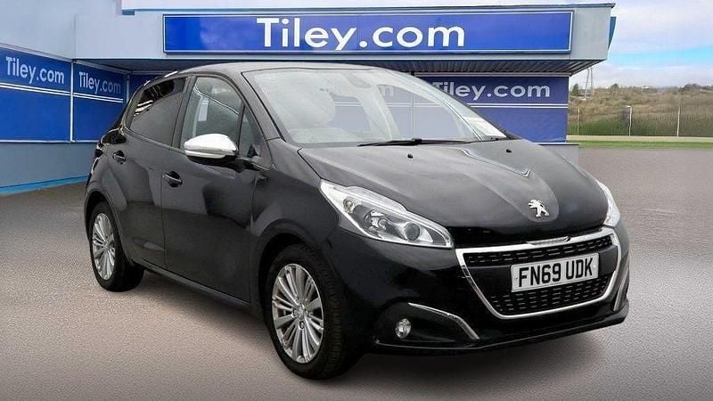 Black Used 2019 Peugeot 208 Signature Sky Hatchback | £5,490 (A bit pricey) - Image 1/2