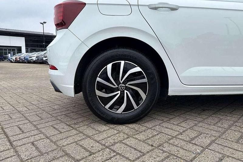 Used VW Polo Life 95 HP (69 kW) 2024 White Hatchback