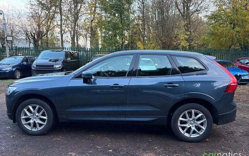 Used Volvo XC60 Momentum 250 HP (183 kW) 2019 Blue SUV