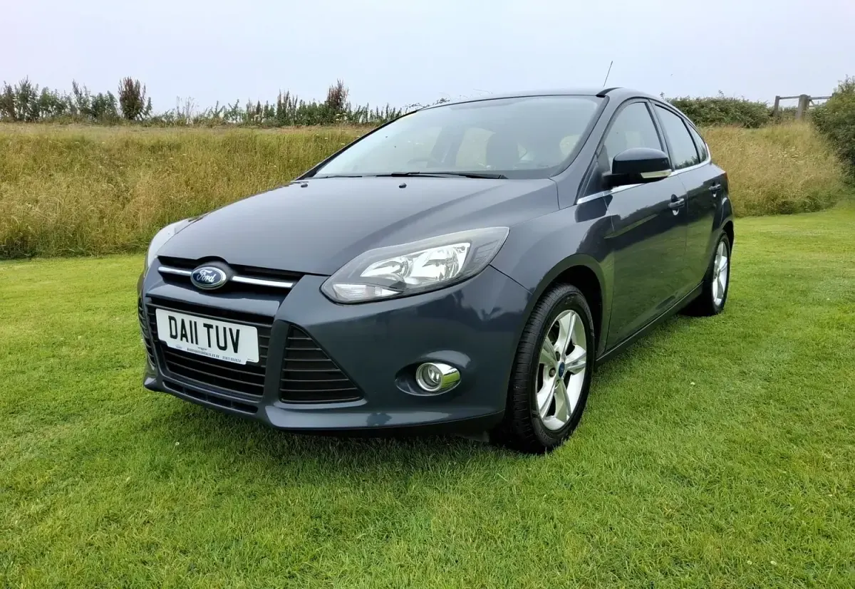 Used Ford Focus Zetec 125 HP (91 kW) 2011 Grey Hatchback