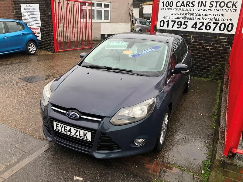 Usado Ford Focus Titanium 115 HP (84 kW) 2014 Cinzento Citadino