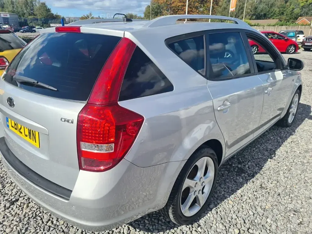 Used Kia Ceed 113 HP (83 kW) 2012 Silver Hatchback