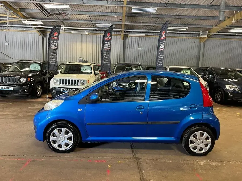 Used Peugeot 107 68 HP (50 kW) 2009 Blue Hatchback