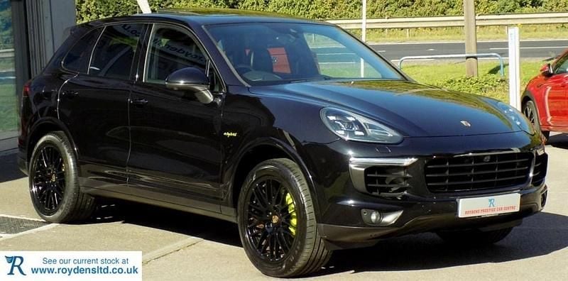 Black Used 2017 Porsche Cayenne S E-Hybrid Platinum Edition SUV | £24,990 - Image 1/4