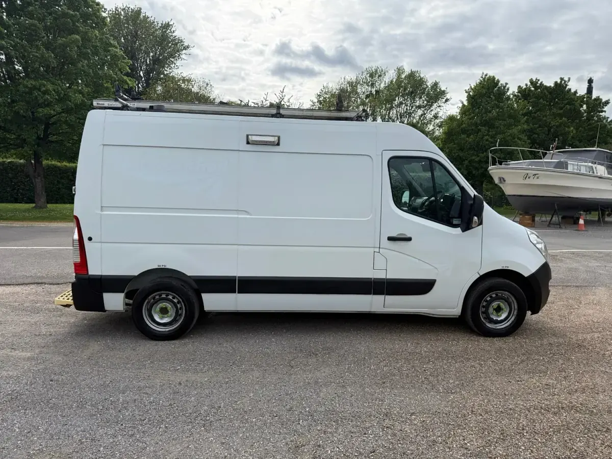 Second-hand Vauxhall Movano 130 CP (95 kW) 2019 Alb Monovolum