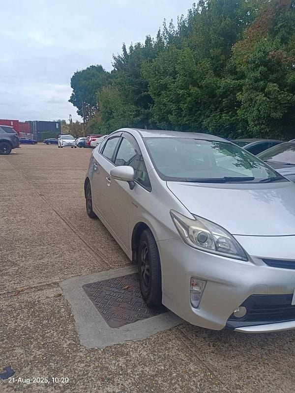 Used Toyota Prius 136 HP (100 kW) 2014 Silver Hatchback