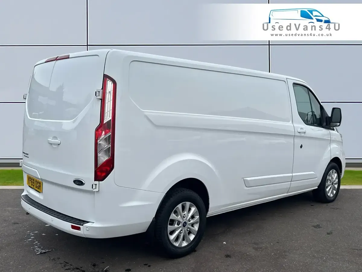 Used Ford Transit Custom Limited 130 HP (95 kW) 2019 White Van